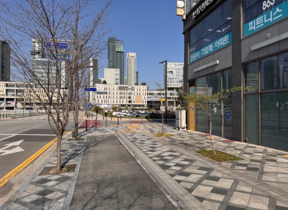 새롬동 나성동 정류장에서 갤러리세종프라자로 오는 길
